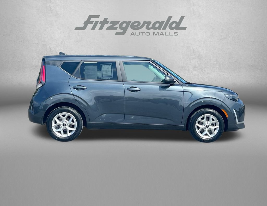 Used 2025 Kia Soul LX w/ LX Technology Package FWD image 3