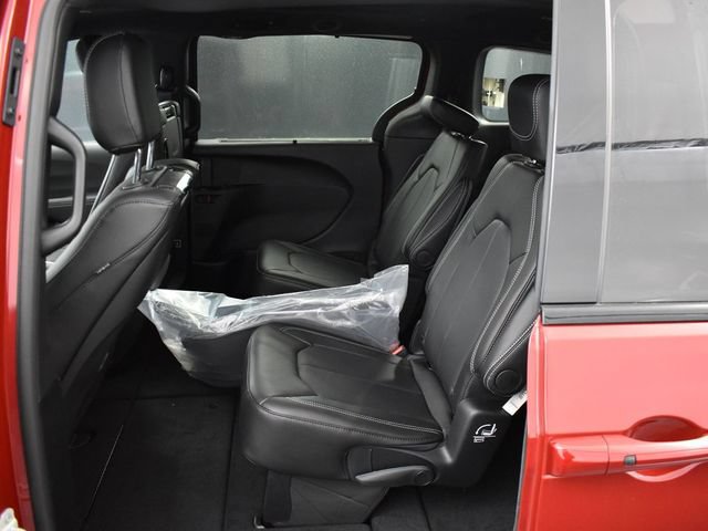 New 2026 Chrysler Pacifica Select AWD/4WD image 30