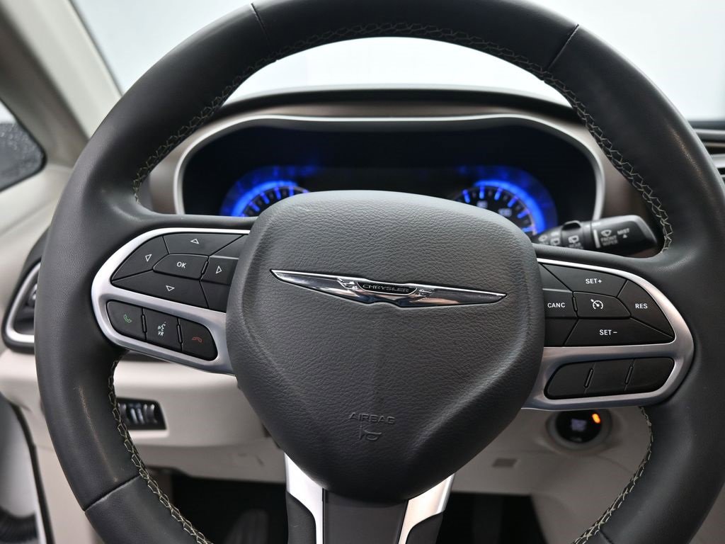 Used 2022 Chrysler Voyager LX image 21