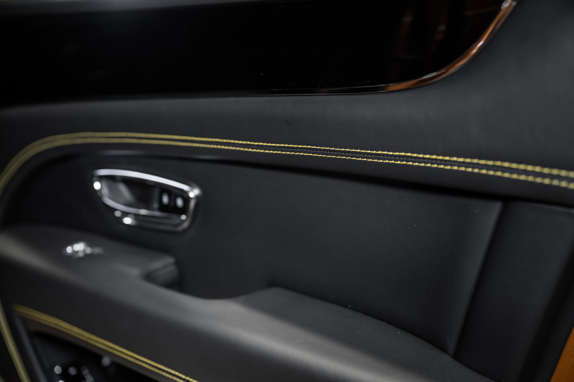 New 2025 Bentley Bentayga image 50