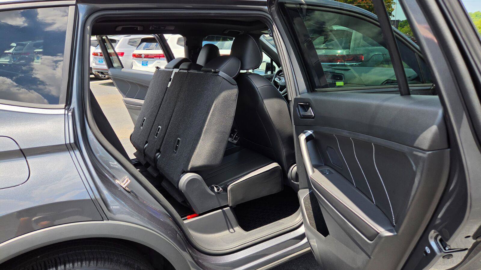Certified 2024 Volkswagen Tiguan SE R-Line FWD image 48