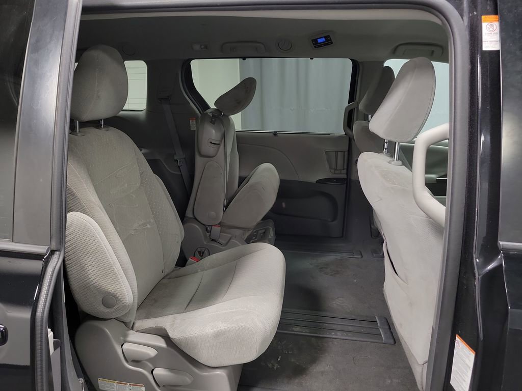 Used 2019 Toyota Sienna LE image 25