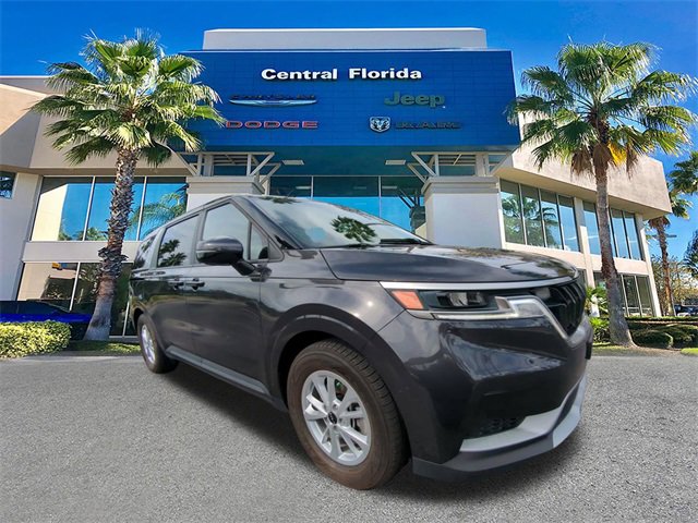 Used 2024 Kia Carnival LX image 2