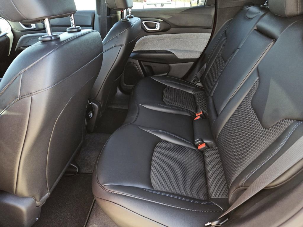 New 2026 Jeep Compass Latitude image 25