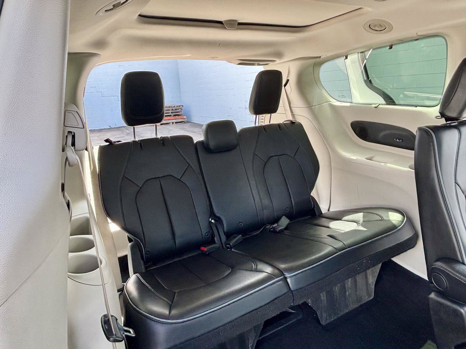 Used 2018 Chrysler Pacifica Limited FWD image 17