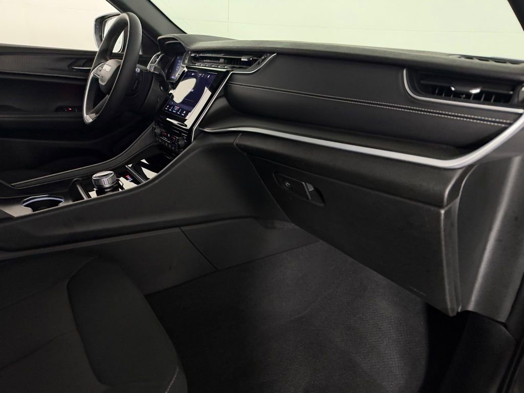 Certified 2024 Jeep Grand Cherokee Laredo image 28