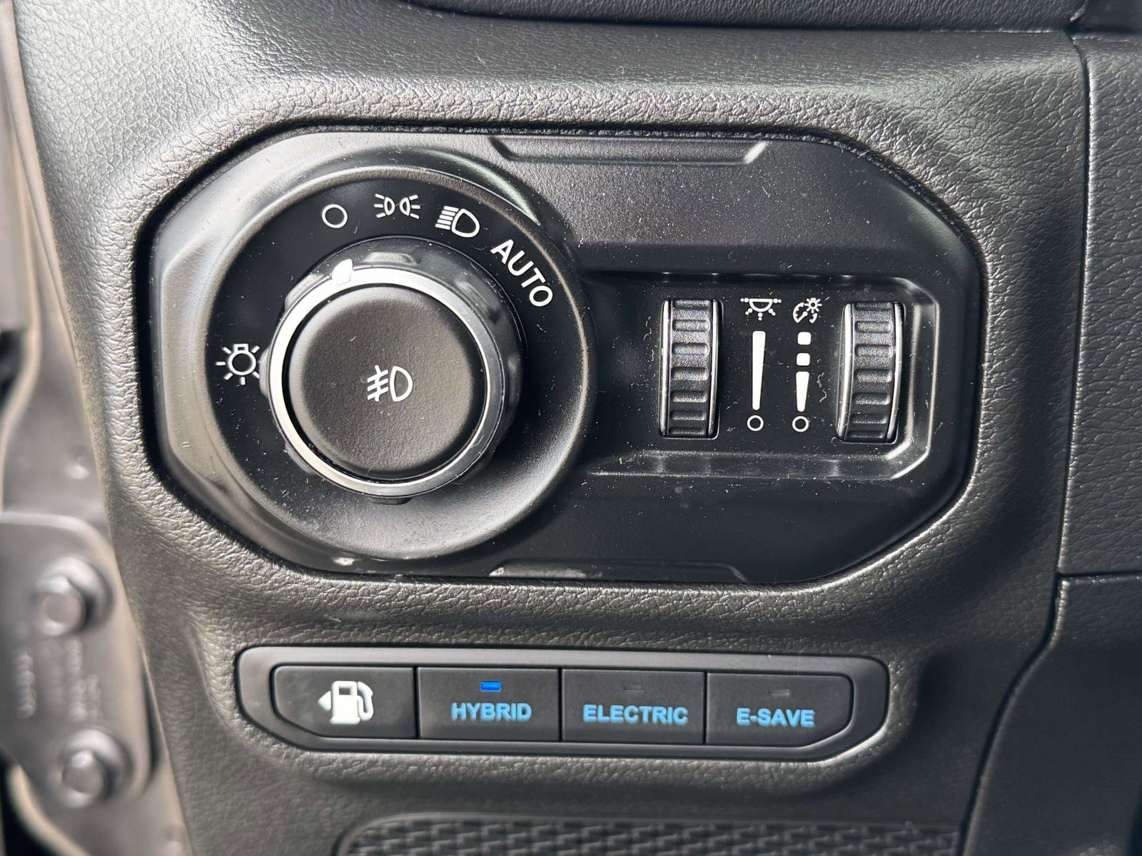 Used 2021 Jeep Wrangler Unlimited Sahara w/ Cold Weather Group AWD/4WD image 20
