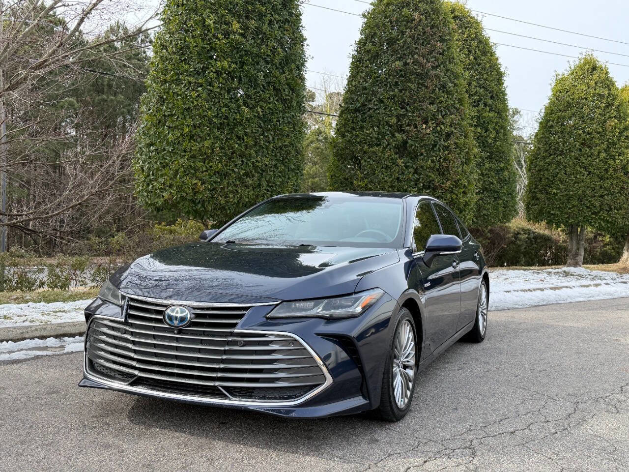Used 2019 Toyota Avalon Limited image 4