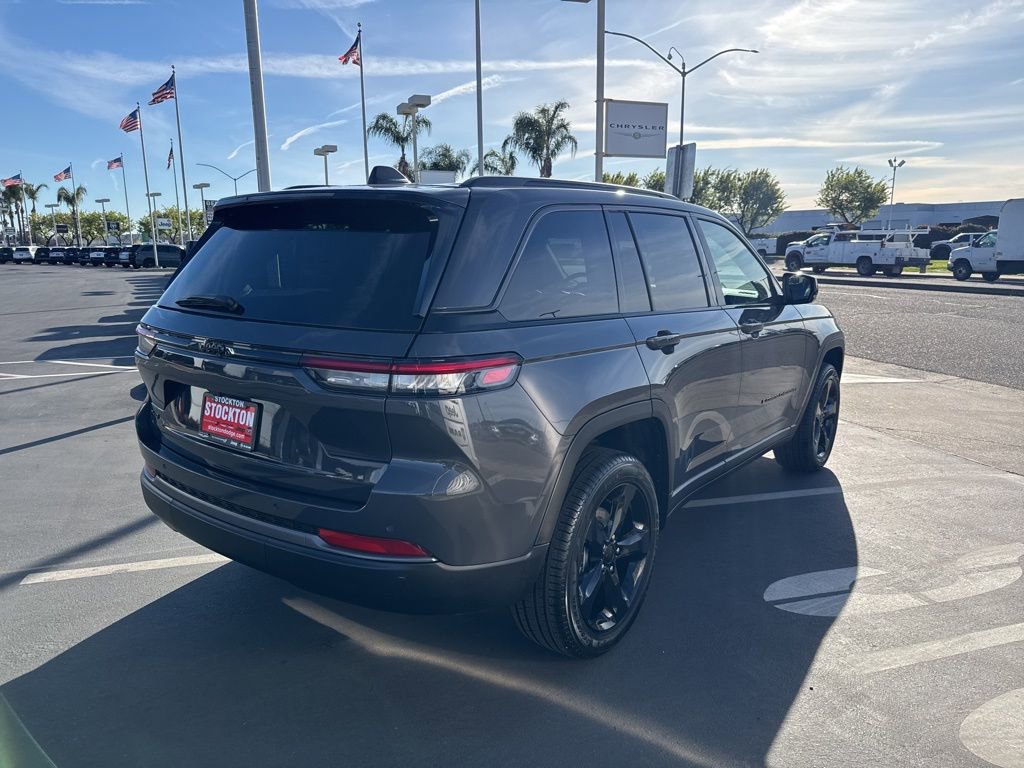 New 2026 Jeep Grand Cherokee Limited w/ Limited Altitude Package AWD/4WD image 4