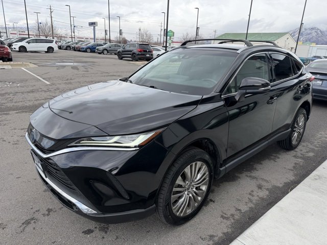Used 2023 Toyota Venza XLE image 3