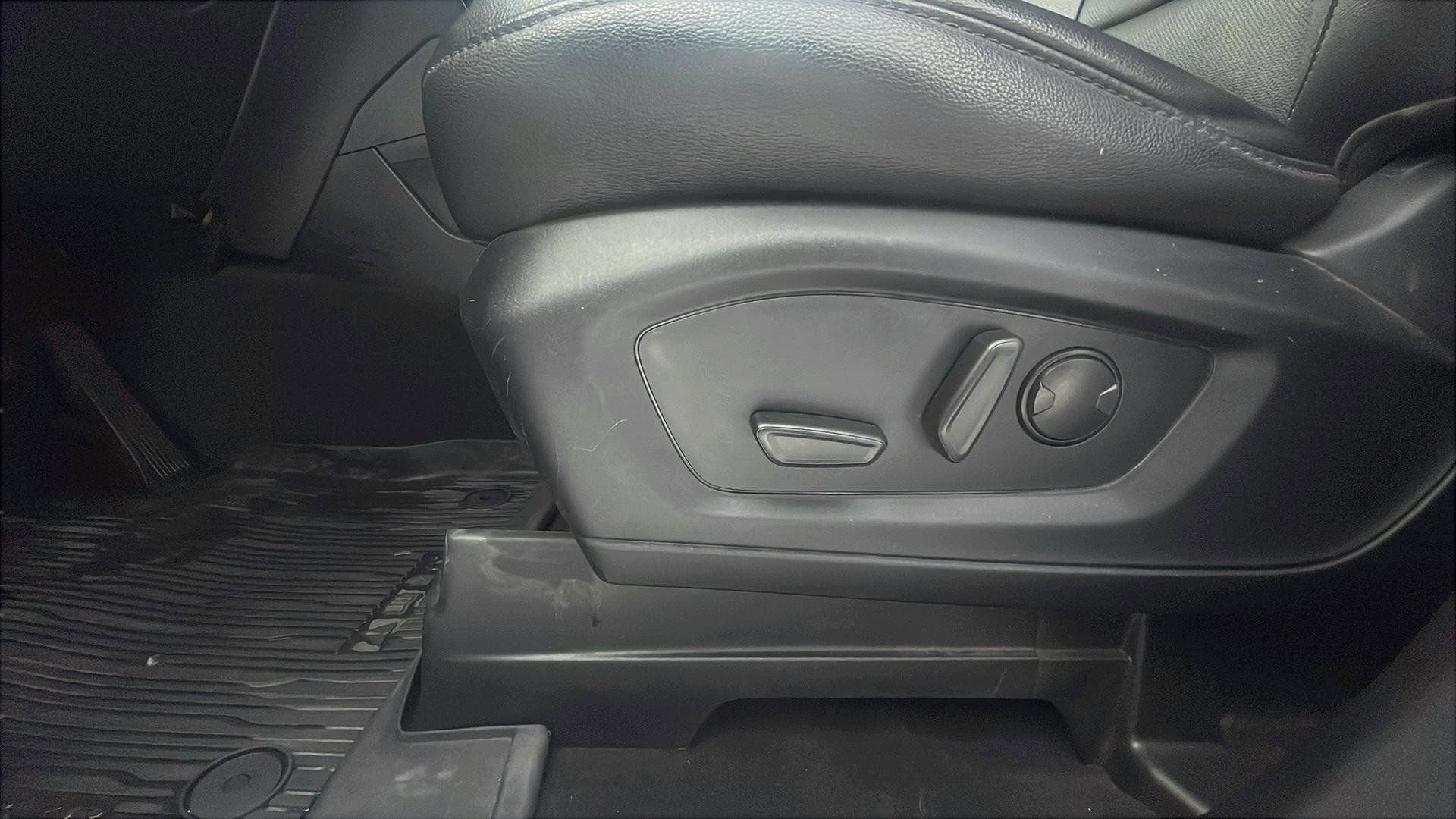 Certified 2023 Ford Explorer Limited w/ Limited Technology Package image 26