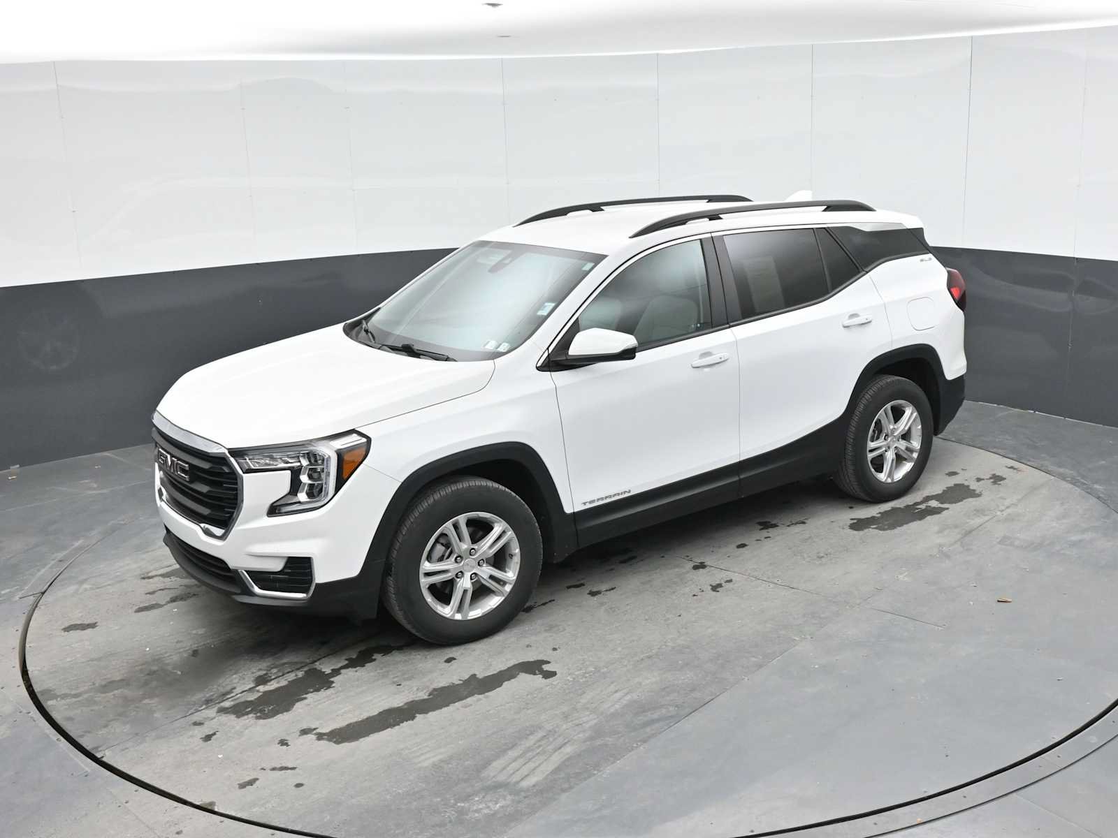 Used 2023 GMC Terrain SLE w/ Driver Convenience Package AWD/4WD image 15