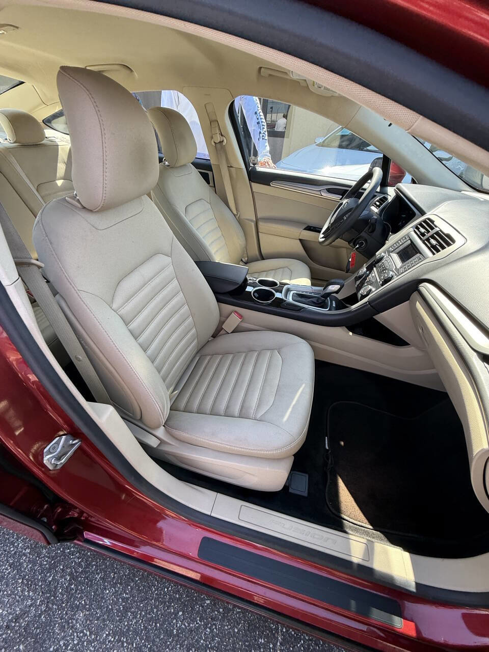 Used 2013 Ford Fusion SE FWD image 12