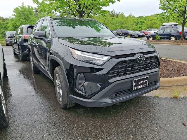 Used 2025 Toyota RAV4 XLE AWD/4WD image 5