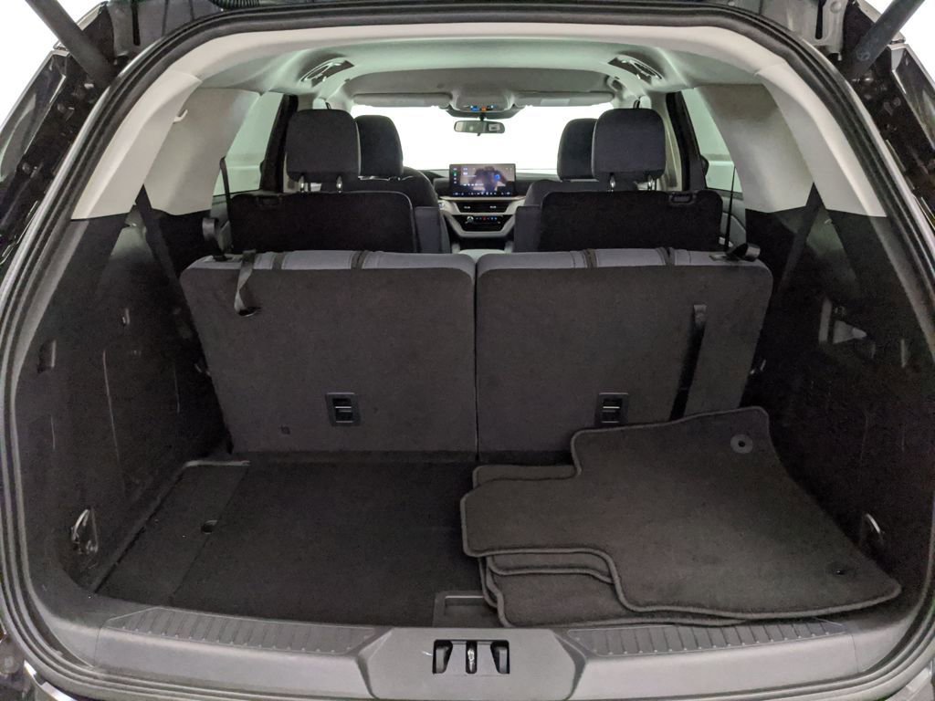 New 2025 Ford Explorer Active image 25