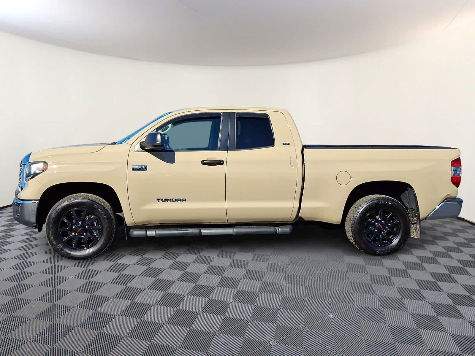 Used 2019 Toyota Tundra SR5 AWD/4WD image 9