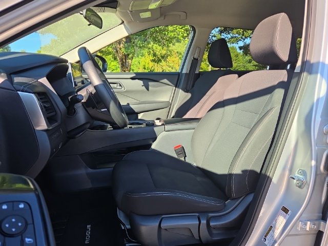 Used 2024 Nissan Rogue S AWD/4WD image 11