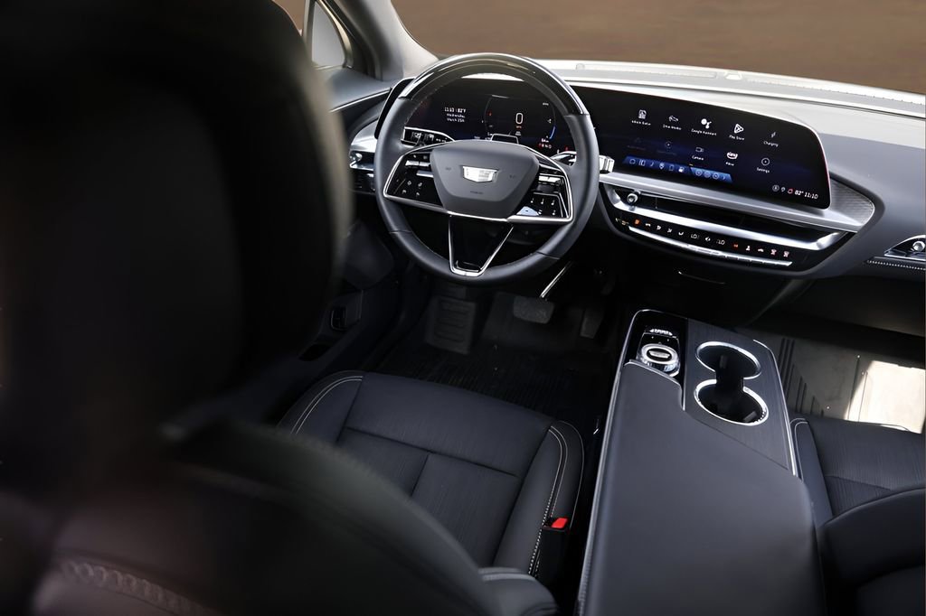 Used 2025 Cadillac Lyriq Luxury w/ LPO, Floor Liner Package image 25