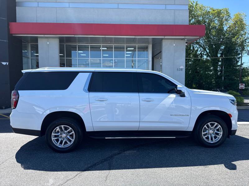 Used 2024 Chevrolet Suburban LT image 8