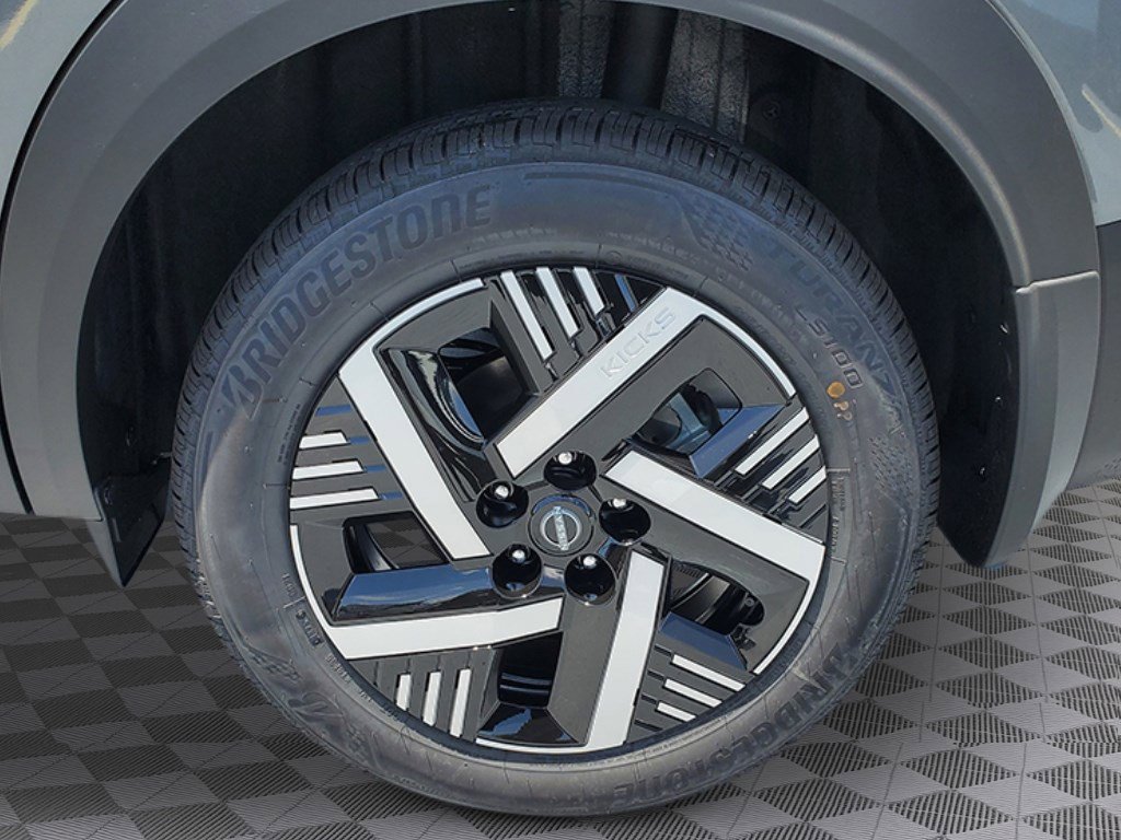 New 2026 Nissan Kicks SV image 13