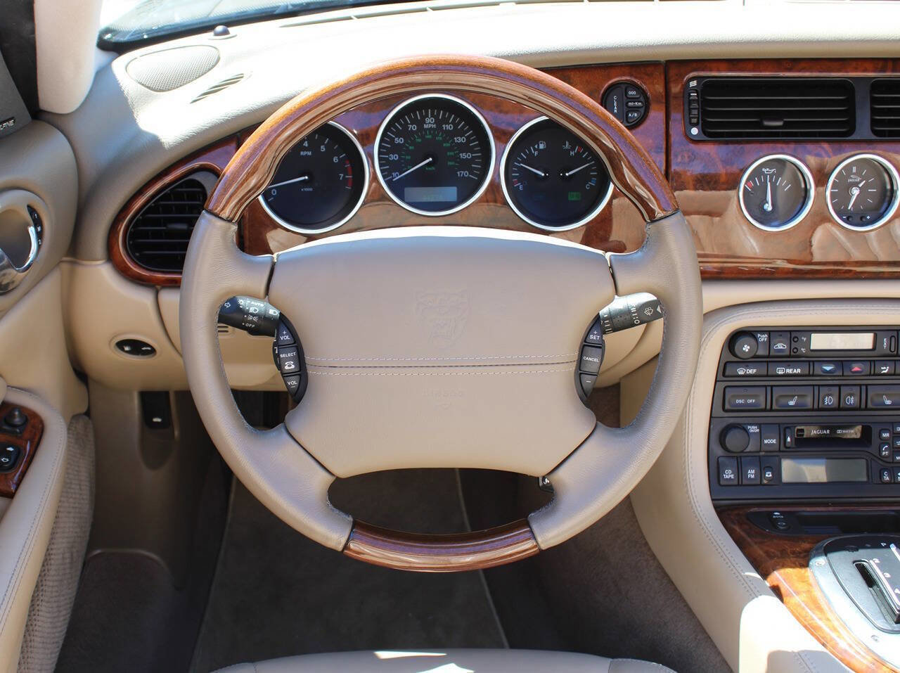 Used 2004 Jaguar XK8 Convertible image 17