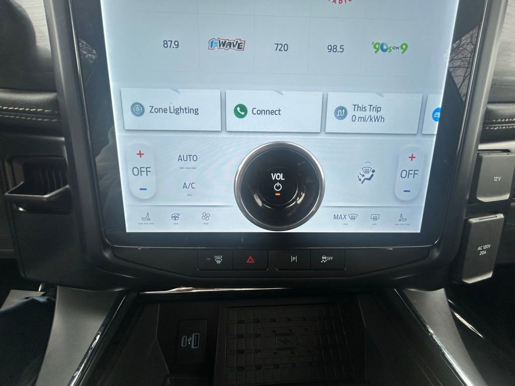 Used 2024 Ford F150 Lightning Flash AWD/4WD image 18