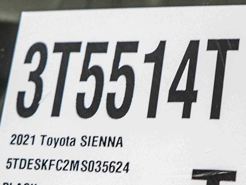 Used 2021 Toyota Sienna Platinum AWD/4WD image 31