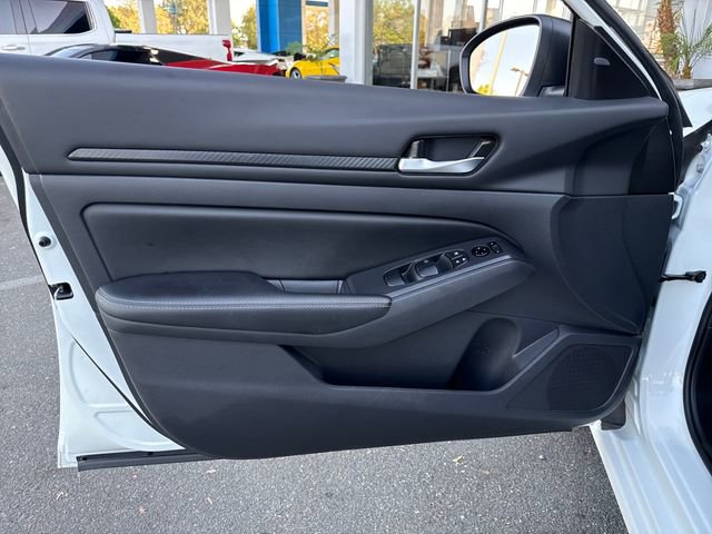 Used 2025 Nissan Altima 2.5 SV FWD image 10