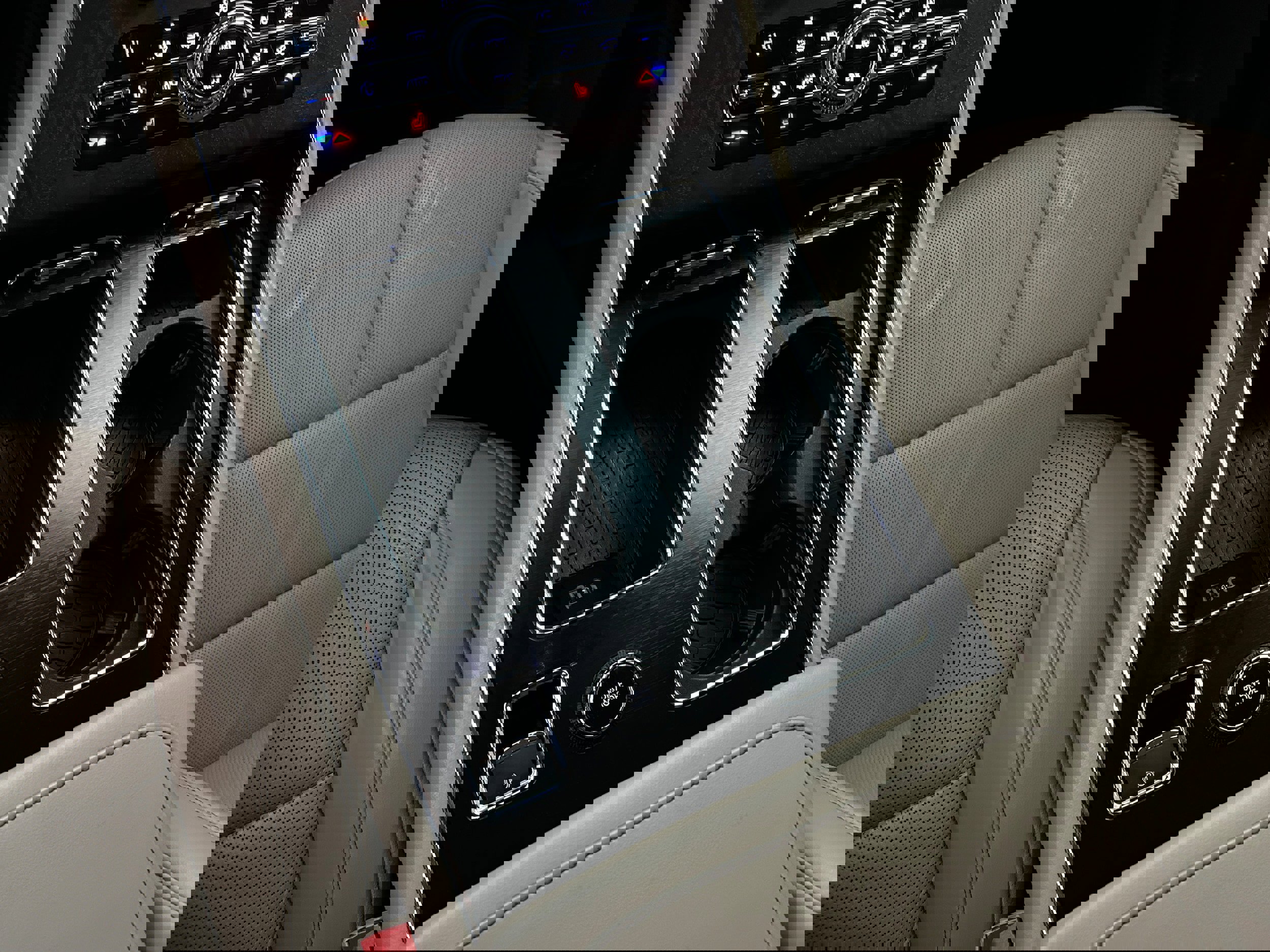 Used 2020 Lincoln Aviator Reserve w/ Class IV Trailer Tow Package image 10