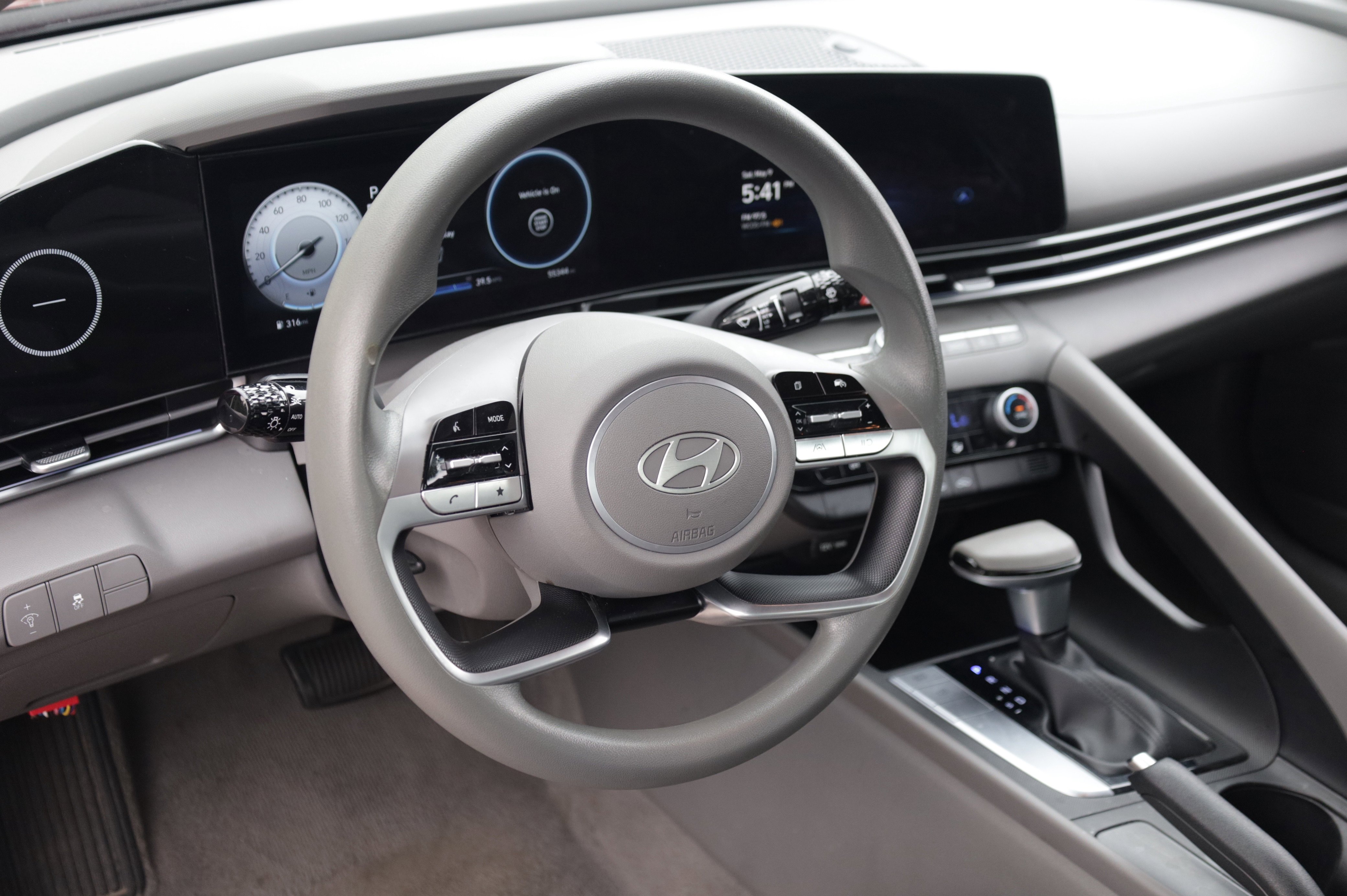 Used 2024 Hyundai Elantra SEL FWD image 7