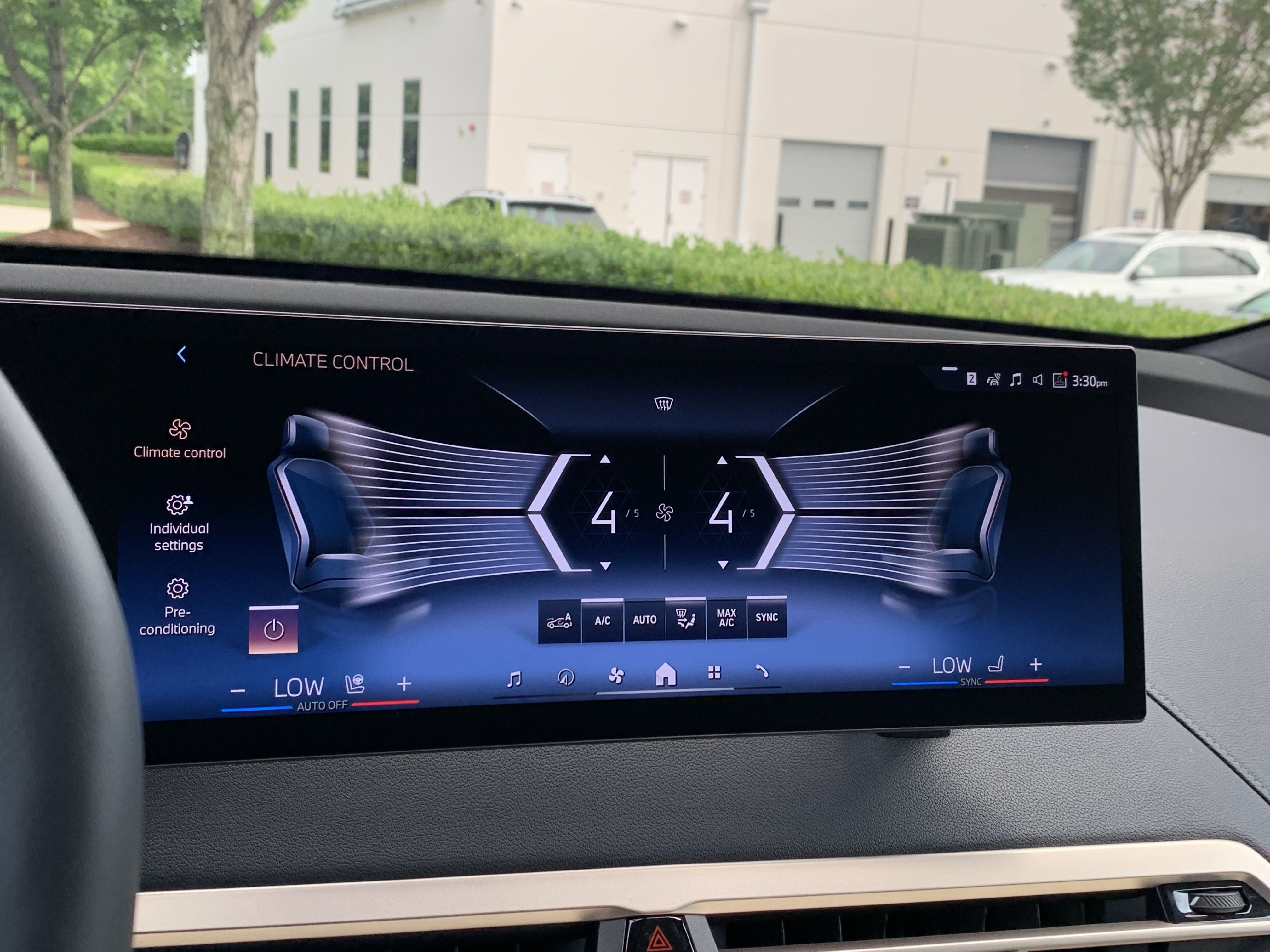 Used 2026 BMW iX xDrive60 w/ Premium Package AWD/4WD image 26