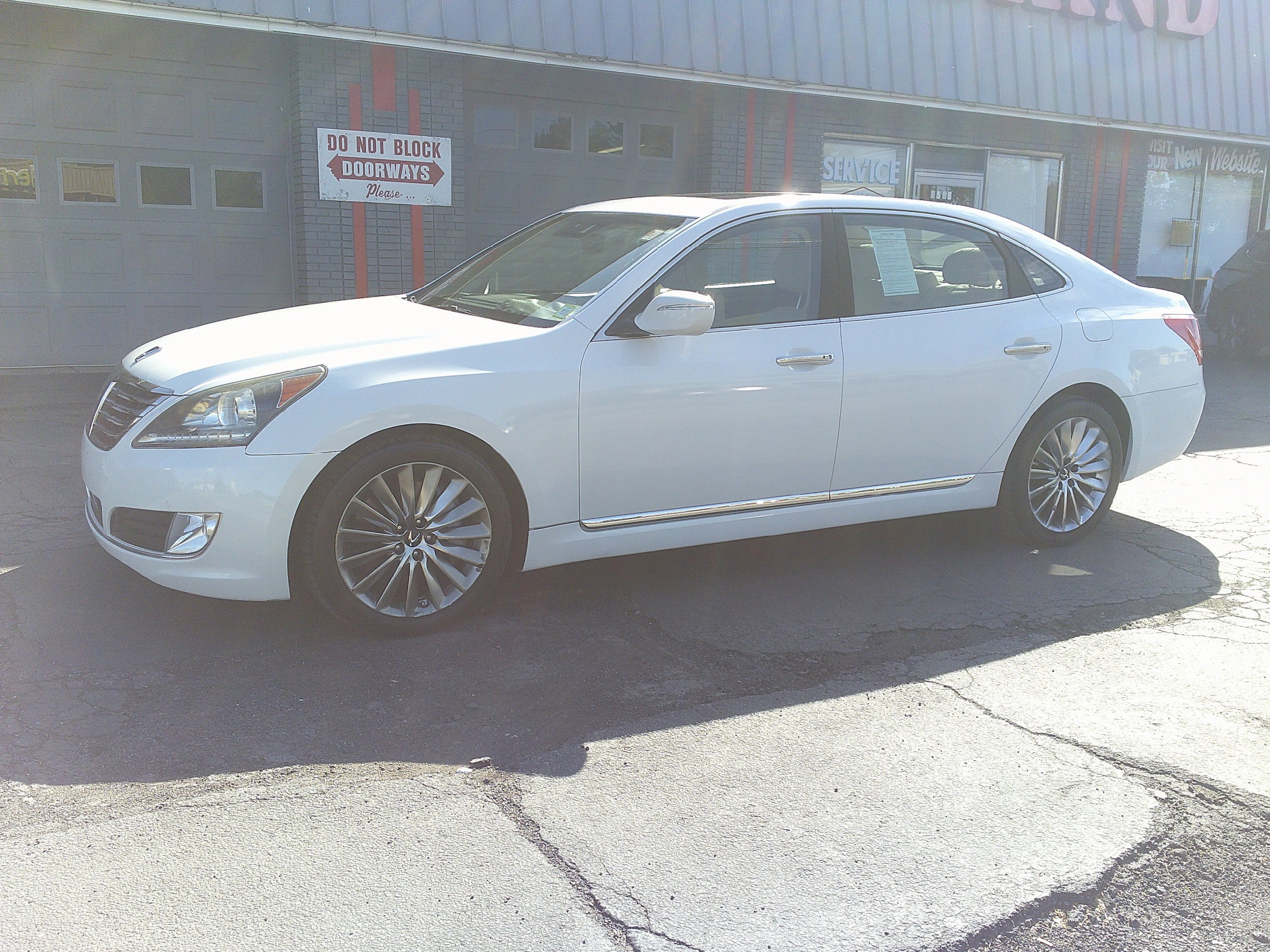 Used 2014 Hyundai Equus Signature RWD image 16
