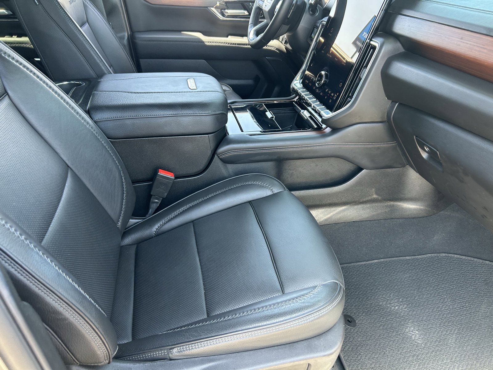 Certified 2025 GMC Yukon XL Denali AWD/4WD image 12