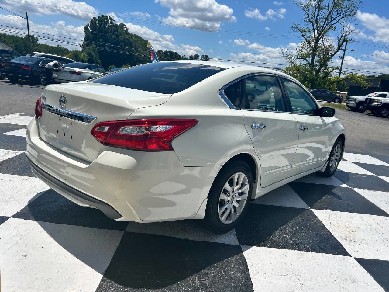 Used 2017 Nissan Altima 2.5 S w/ Power Driver Seat Package FWD image 5