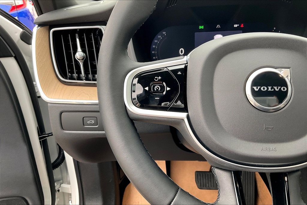 New 2026 Volvo XC60 B5 Plus w/ Protection Package Premier AWD/4WD image 15