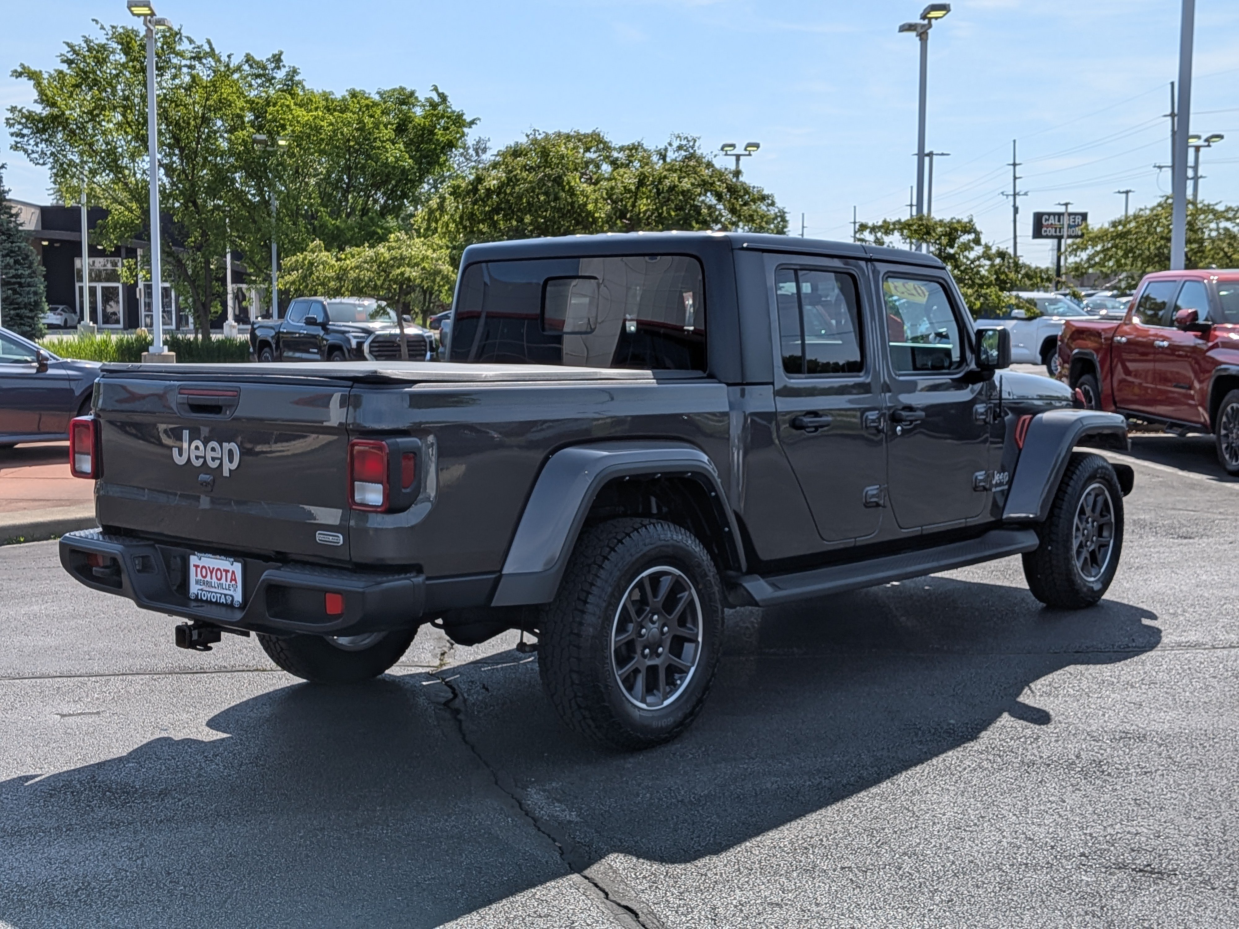 Used 2023 Jeep Gladiator Overland AWD/4WD image 9
