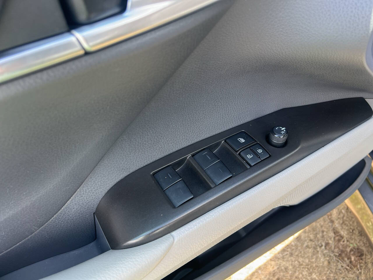 Used 2024 Toyota Camry LE w/ Convenience Package FWD image 21