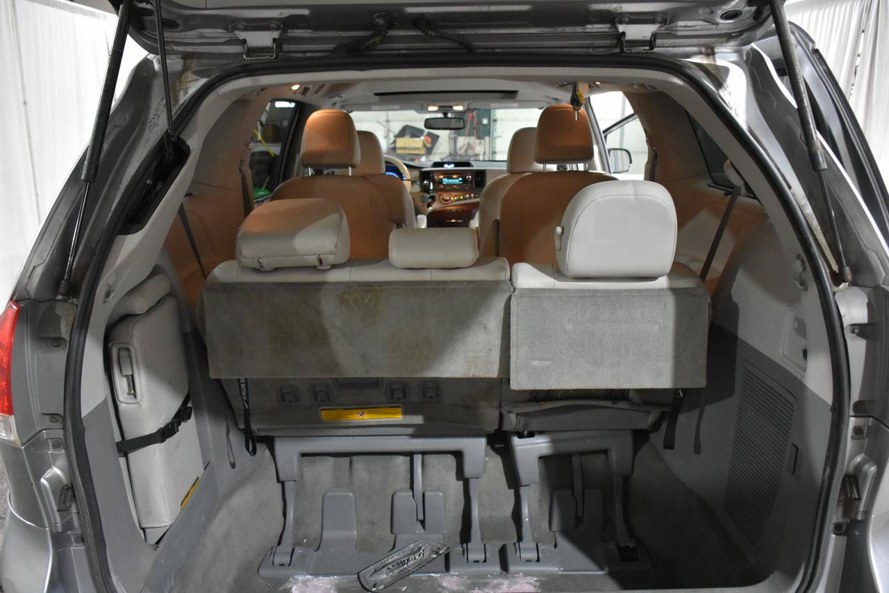 Used 2012 Toyota Sienna XLE FWD image 23