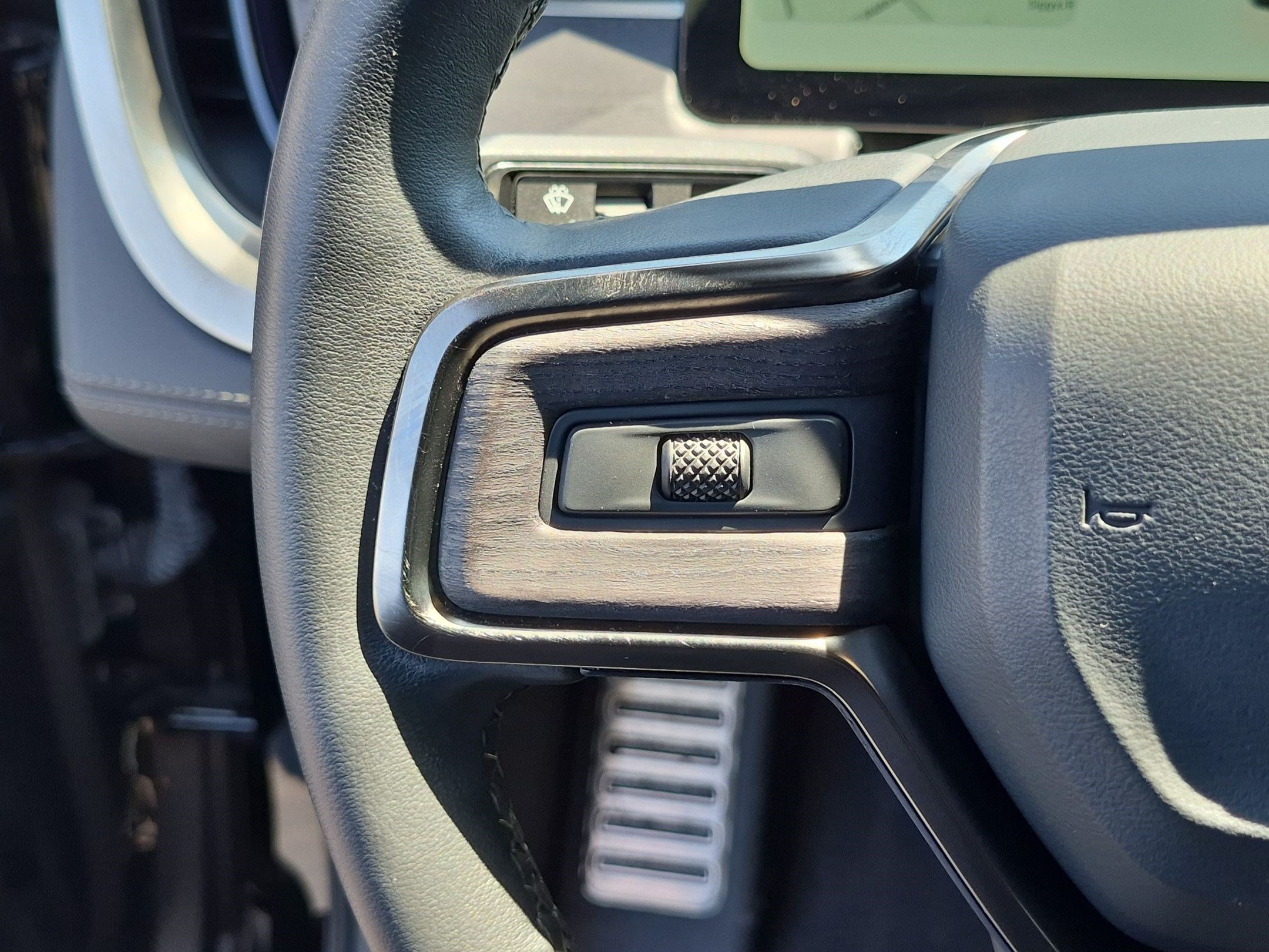 Used 2023 Rivian R1S Adventure AWD/4WD image 19