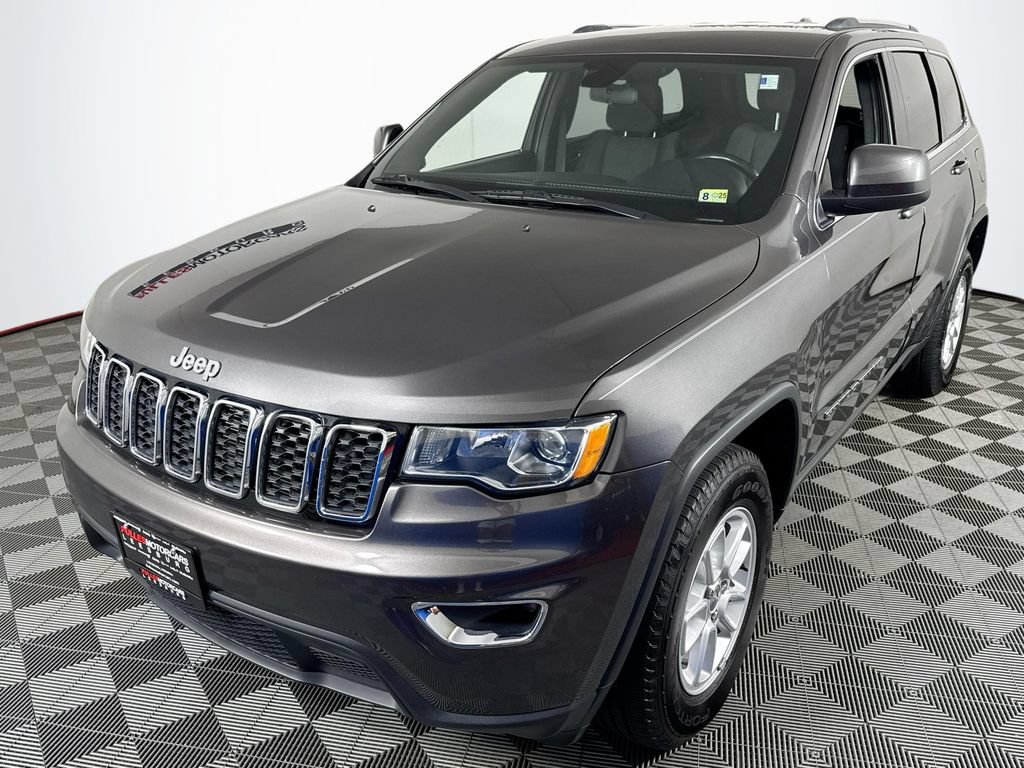 Used 2020 Jeep Grand Cherokee Laredo AWD/4WD image 3