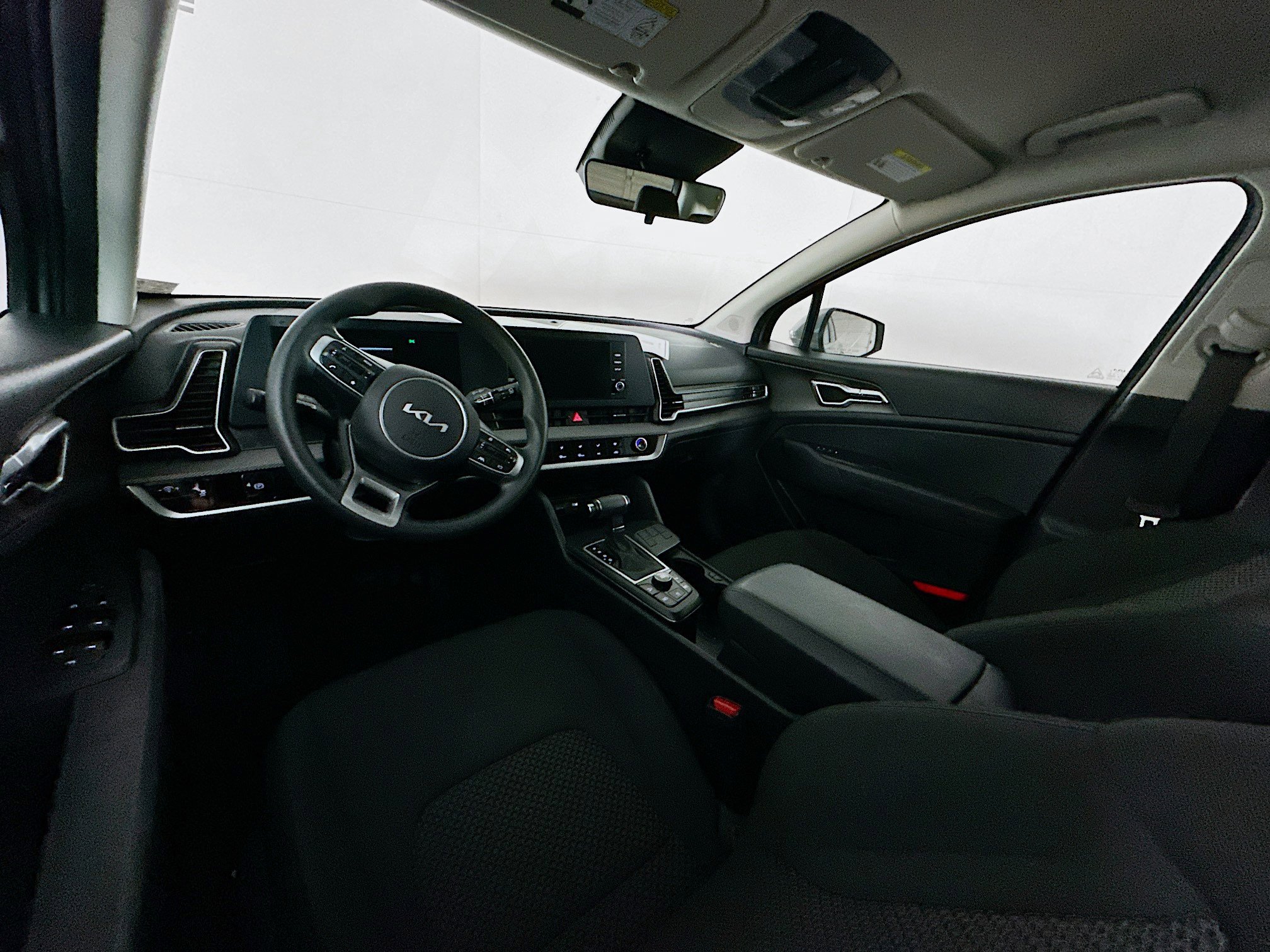 Used 2025 Kia Sportage LX image 18