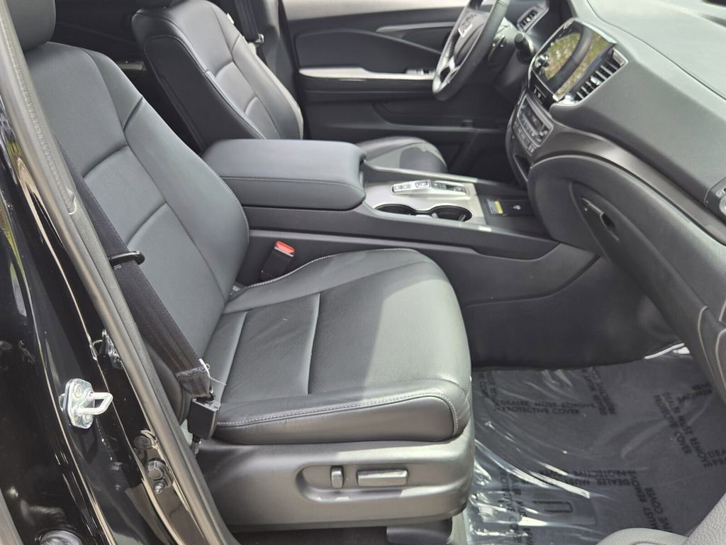 Certified 2024 Honda Passport EX-L image 17