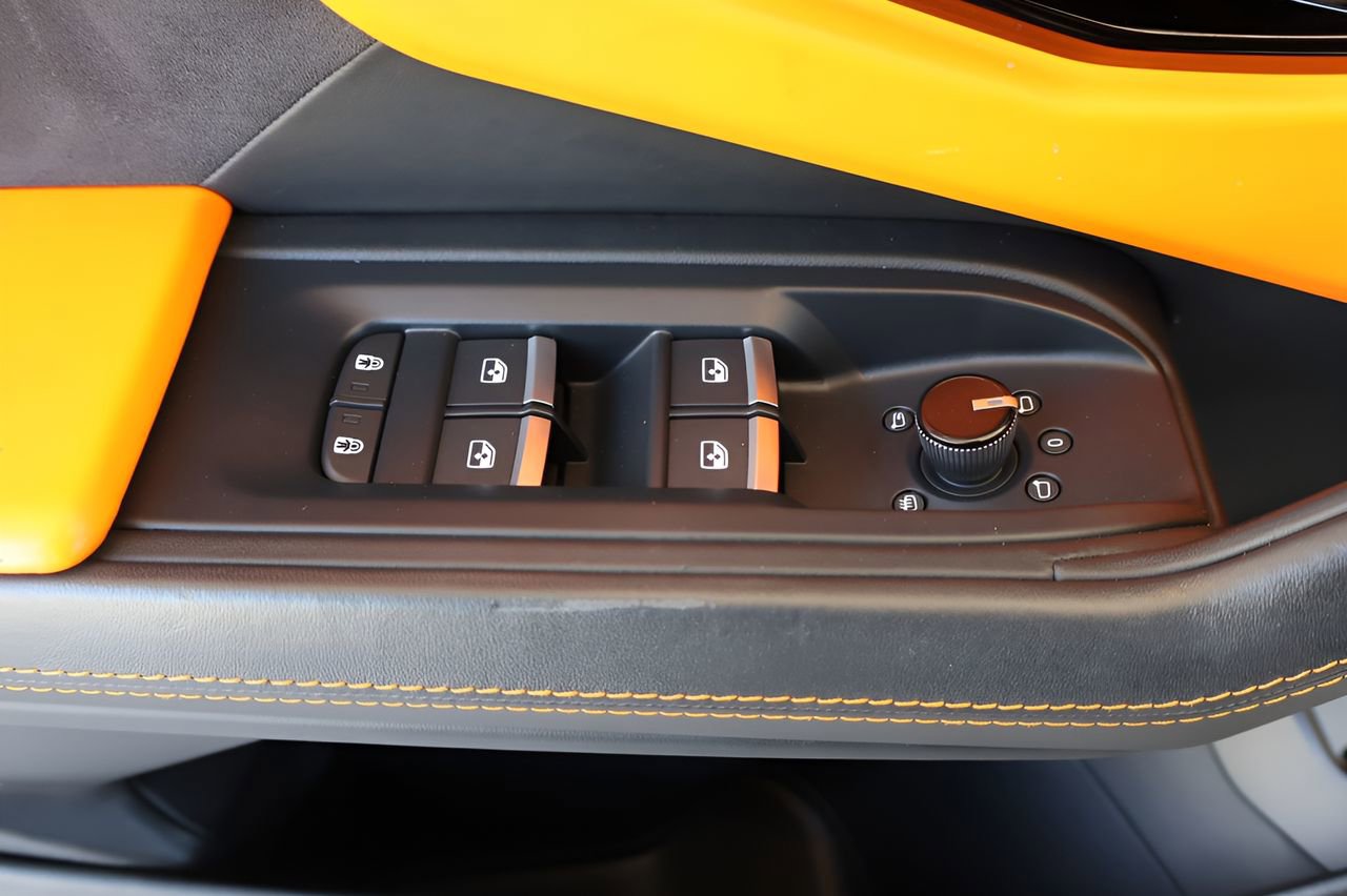 Used 2022 Lamborghini Urus AWD/4WD image 10