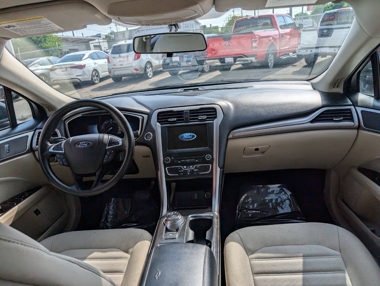 Used 2017 Ford Fusion SE FWD image 14