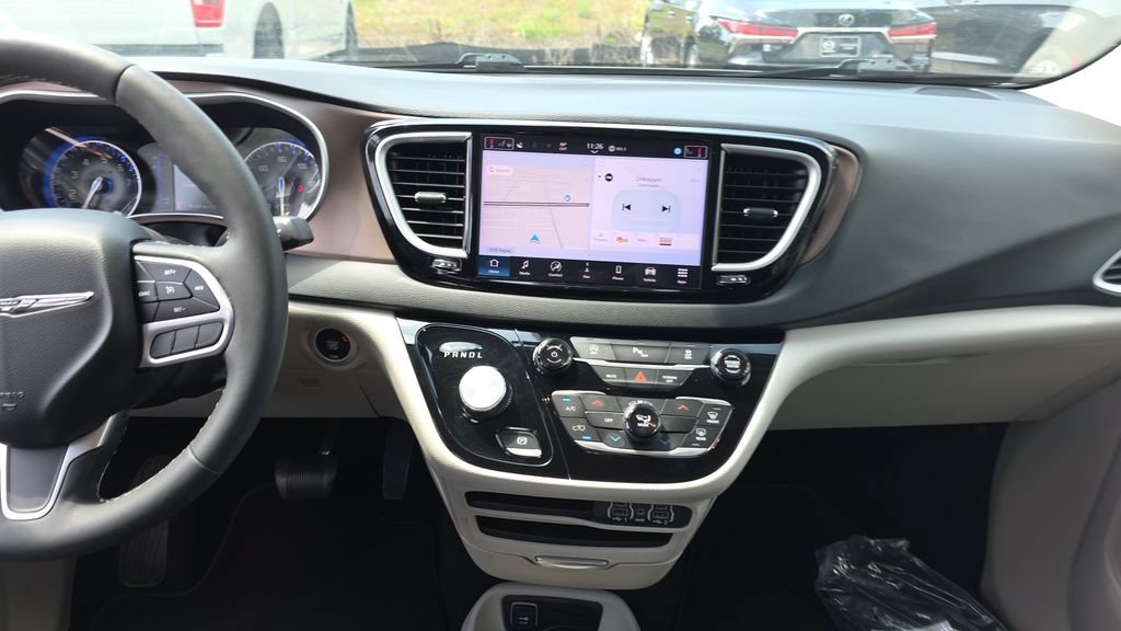 Used 2024 Chrysler Voyager LX FWD image 25