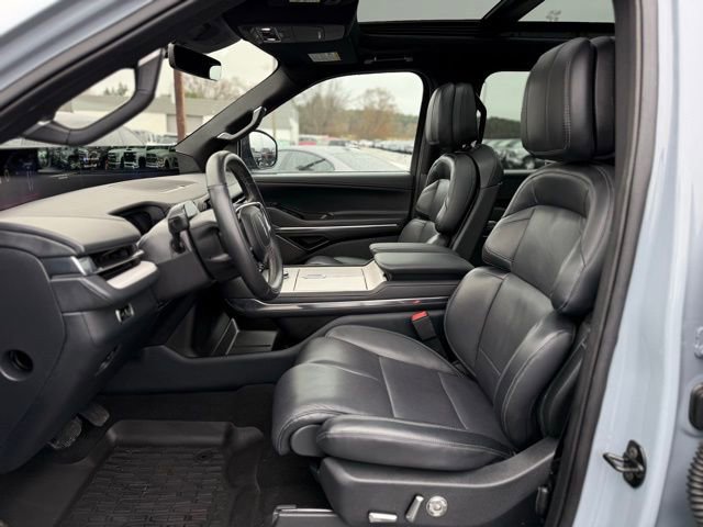 Used 2025 Lincoln Navigator Reserve w/ Jet Appearance Package image 14