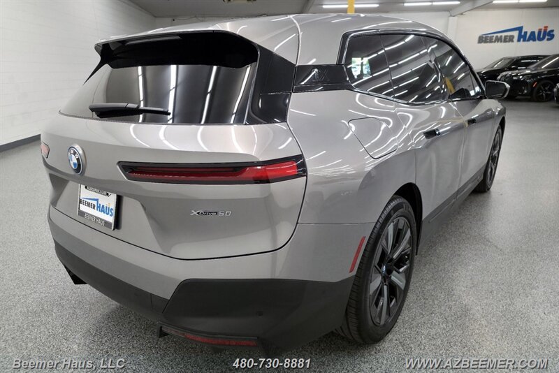 Used 2024 BMW iX xDrive50 w/ Premium Package AWD/4WD image 11