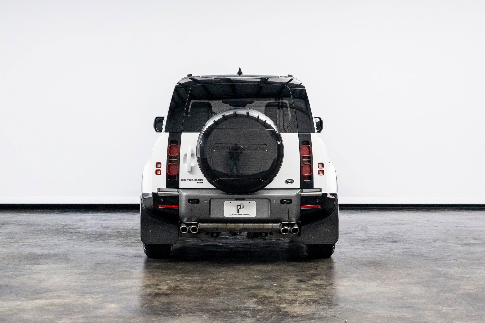 Used 2023 Land Rover Defender 110 X-Dynamic SE AWD/4WD image 16