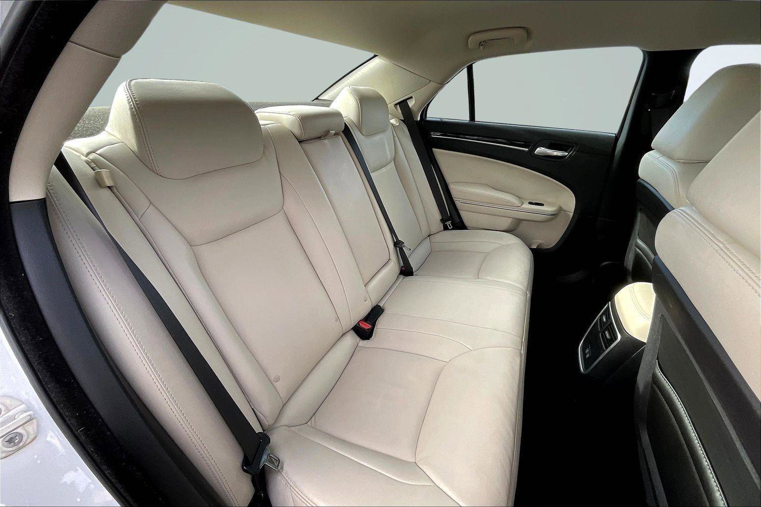 Used 2023 Chrysler 300 Touring L image 27