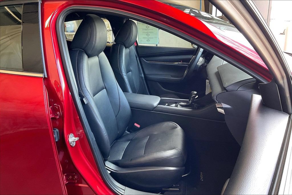Used 2020 MAZDA MAZDA3 Hatchback w/ Premium Package FWD image 7